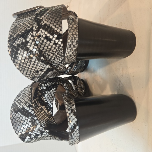 Vionic Blaire Snakeskin Leather Strappy Open Toe Chunky Sandals Size 6 - Picture 7 of 10